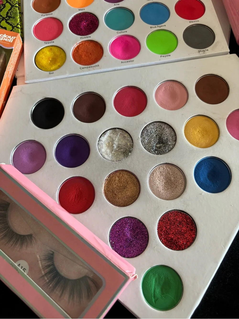 Makeup Bundle Multi-Color Eyeshadow Palette- Makeup Artist Trying To Declutter